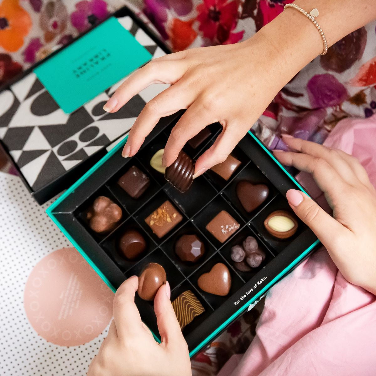 Chocolatier's Selection Praline Gift Box | 16 Piece